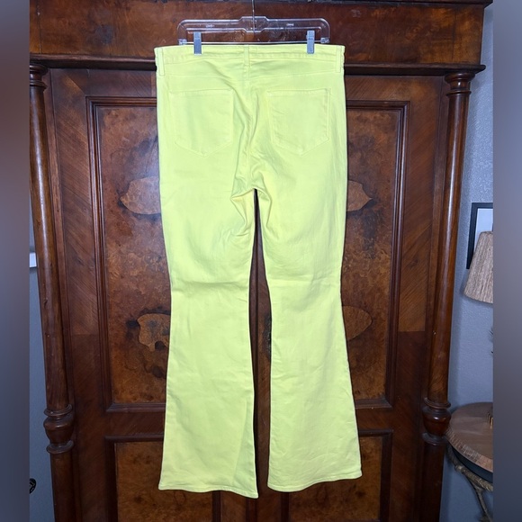 GUC L'AGENCE- Bell High Rise Flare Jeans in Color Lemon Tonic. Size 32 - Picture 2 of 10